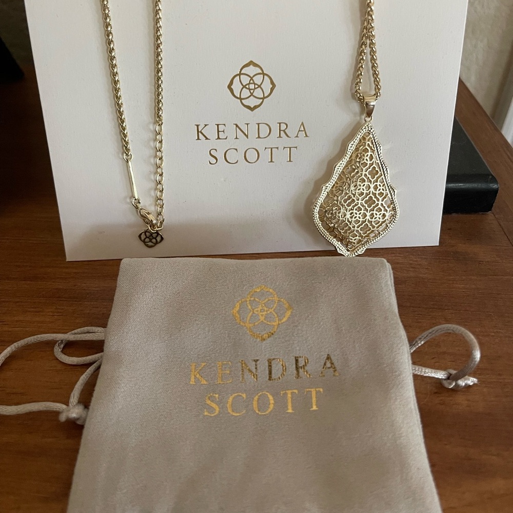 Kendra Scott Filigree Teardrop Necklace in Gold